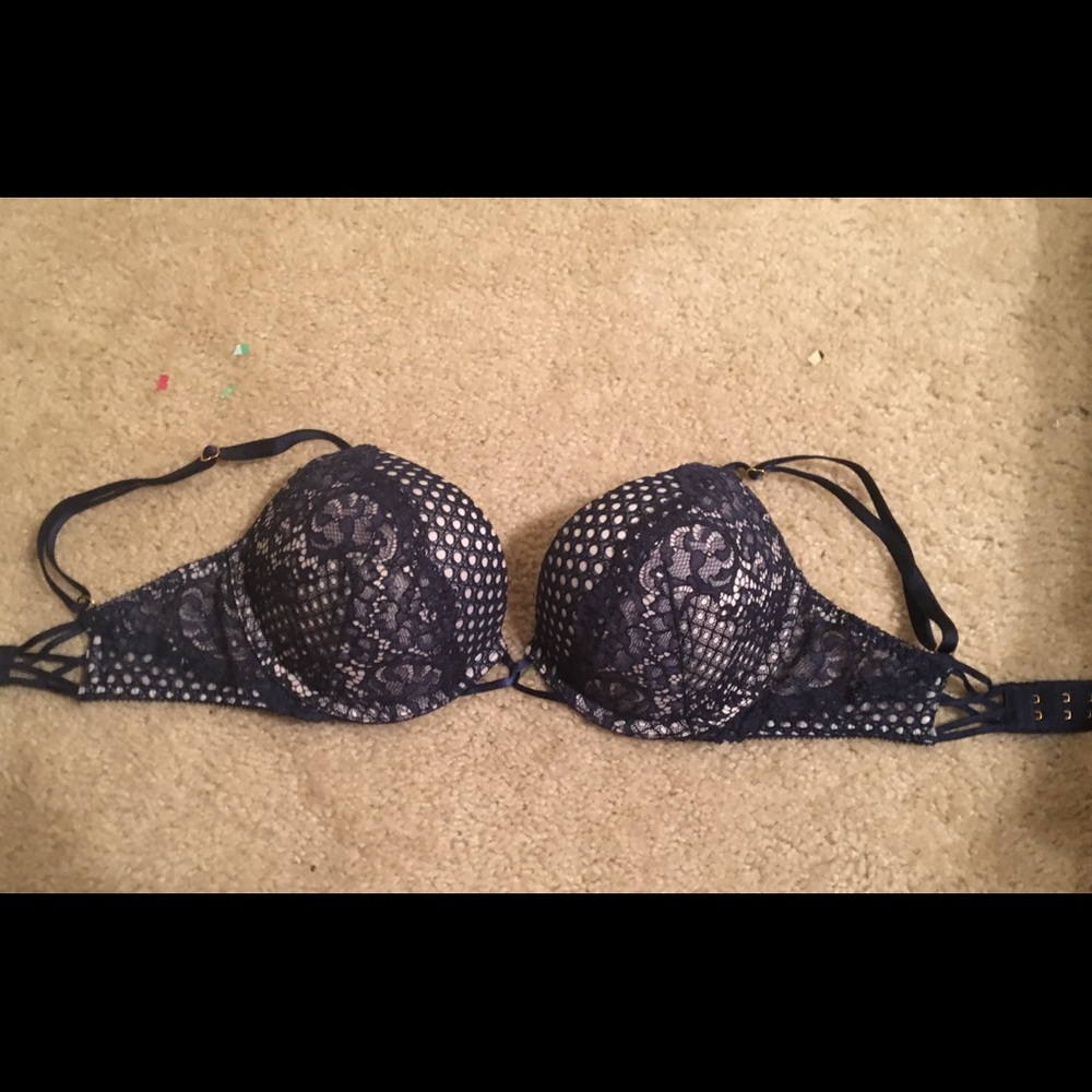 Victoria Secret Bombshell Bra size 32D